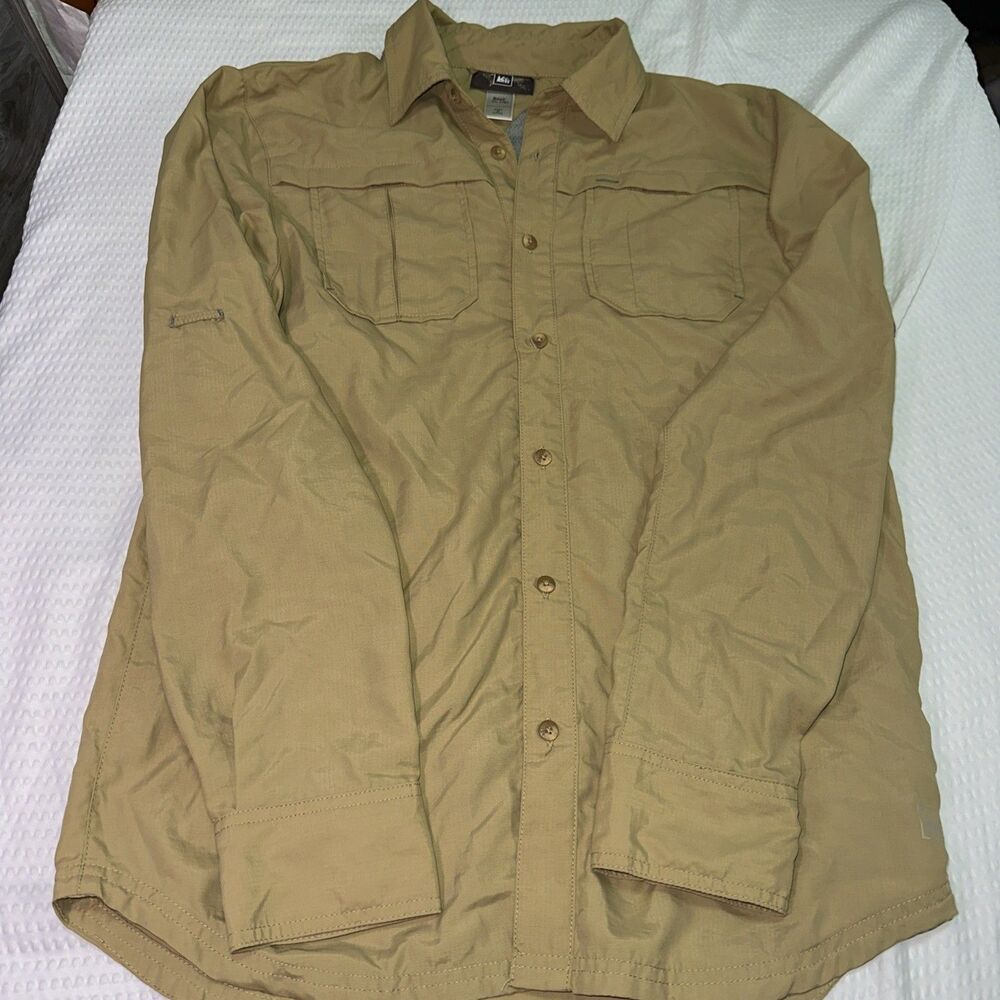 REI Boys Khaki Button Up Long Sleeve Shirt 18 XL Nylon Quick-Dry